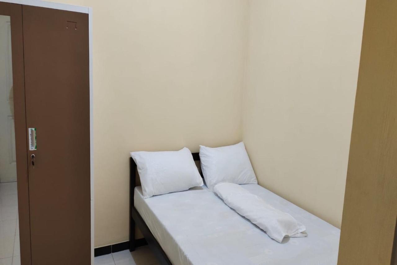OYO 91209 Arjuna Residence Syariah Sby Surabaya Luaran gambar