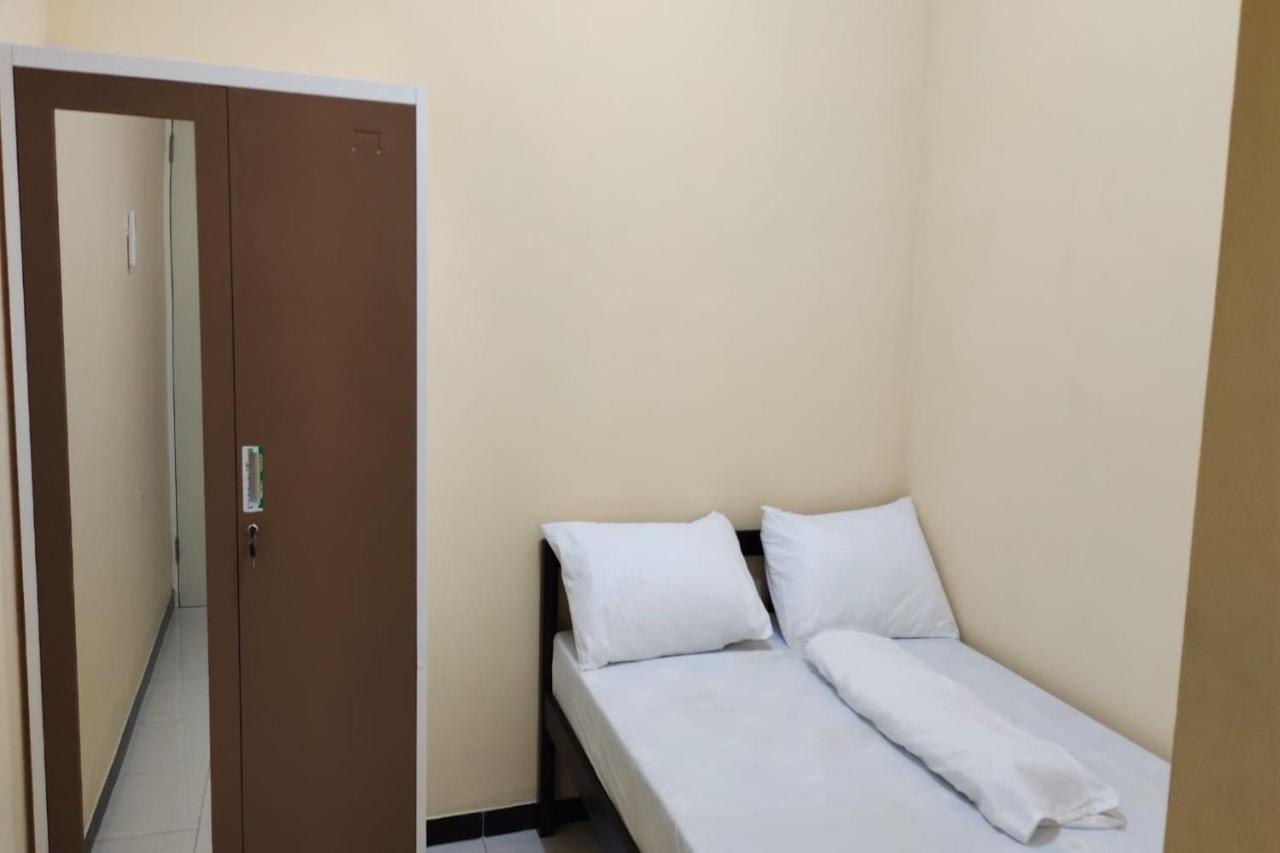 OYO 91209 Arjuna Residence Syariah Sby Surabaya Luaran gambar